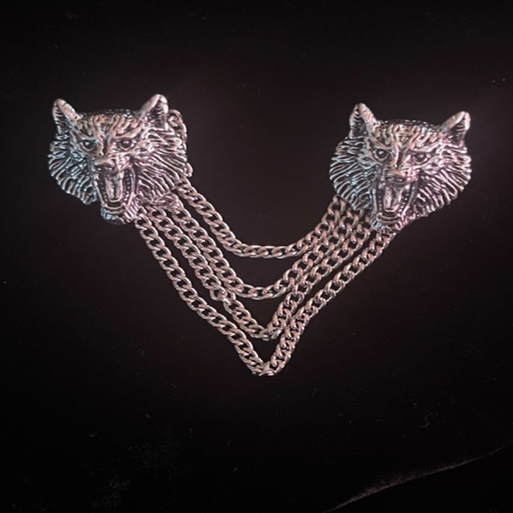 silver wolf cloak clasp - Picture 5 of 6